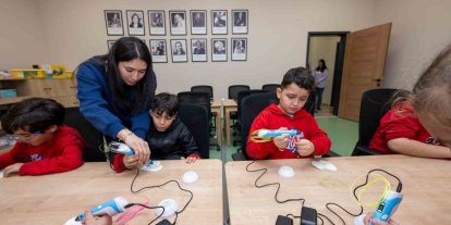 Çocuk kampüsünde çocuklar hem eğleniyor, hem de öğreniyor