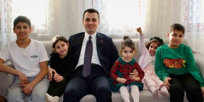 Kaymakam Alpay’dan depremzede aile ile bir araya geldi