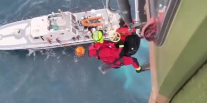 Milli Savunma Bakanlığı: "İzmir açıklarında 2 kazazede sağ kurtarıldı"