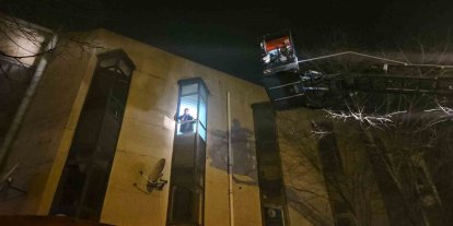 Kağıthane’de marangozhanede korkutan yangın: 11 kişi ve 1 yavru köpek kurtarıldı