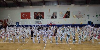 Gölcük’te 470 tekvandocu kuşak atladı