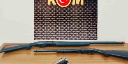 Polis 4 ruhsatsız silah ele geçirdi