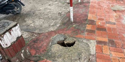 Buldan’da ATM önündeki çukur tehlike saçıyor