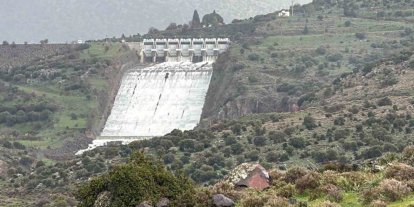 İzmir’de aşırı yağışlar sonrası barajlardan kontrollü su bırakılıyor