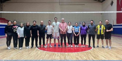 Vezirköprü’de sağlık çalışanları voleybol turnuvası