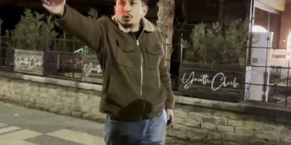 Polise zor anlar yaşattı, gazeteciyi görünce "Çekin beni" dedi