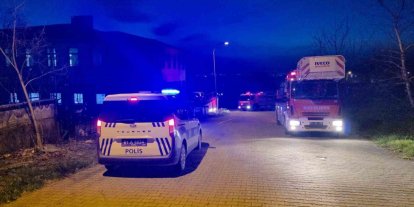 Düzce’de kuvvetli rüzgar okulun çatısını uçurdu