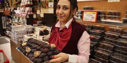 Ramazan ayının sembol ürünü hurma tezgahlardaki yerini aldı