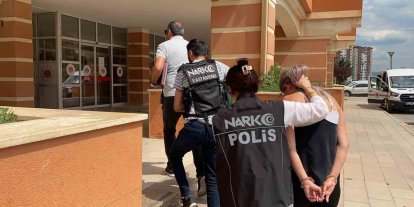 Motosiklette uyuşturucu maddeyle yakalanan sanıklar hakim karşısına çıktı