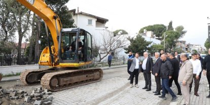 Edremit Belediyesi’nden İkizçay Mahallesi’nde yoğun yol mesaisi