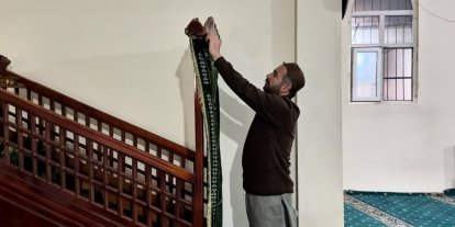 Yüksekova’da camiler Ramazan ayına hazır: İbadethaneler gül kokularıyla arındırıldı