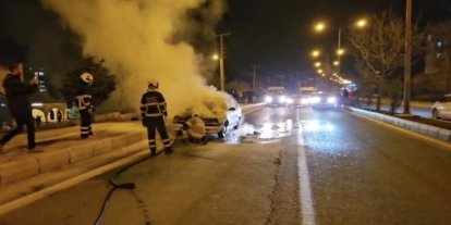 Mardin’de seyir halindeki otomobil alevlere teslim oldu