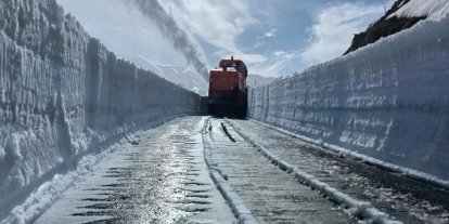 Şırnak’ta 70 gündür kapalı olan belde yolunun açılması için çalışmalar başlatıldı
