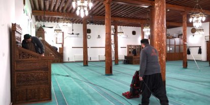 Melikgazi’de camiler Ramazan için temizleniyor