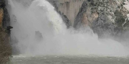 Manavgat’ta barajda taşkın riskine karşı su tahliyesi