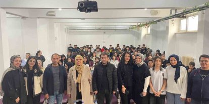 Yazar Naşide Can, Çermik Fen Lisesinde konferans verdi