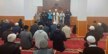 Emet’te 15 umreci dualarla uğurlandı