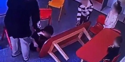 Özel okulda skandal görüntü kameraya yansıdı: Çocuğun parmakları bu hale geldi