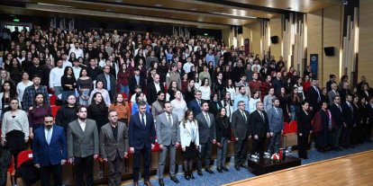 Geleceğin eczacıları düzenlenen törenle beyaz önlüklerini giydi