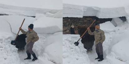 Çatıdan düşen kar kütlesinden saniyelerle kurtuldu