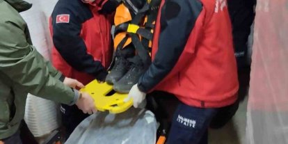 Balıkesir’de asansör boşluğuna düşen adam itfaiye ekiplerince kurtarıldı