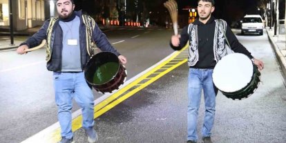 Aksaray’da Ramazan davulcuları hafif kar yağışı altında sahur mesaisine başladı