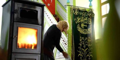 Köy Camisi imece usulü temizlendi