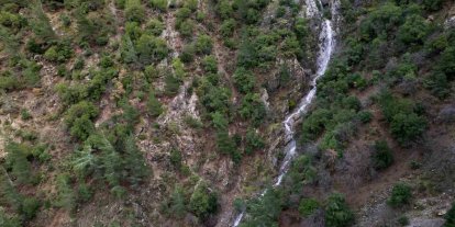 Taşkınlara neden olan yağmurlar kuruyan şelaleyi canlandırdı