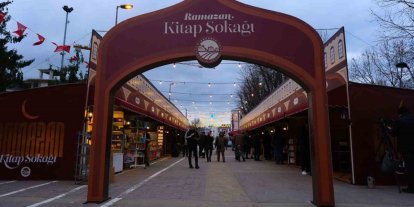 Kitap Sokağı kapılarını açtı