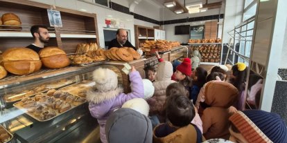 Kur’an kursu öğrencileri askıda ekmek uygulamasına destek verdi