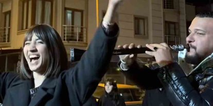 Kanseri yendi, davul-zurna ile kutladı