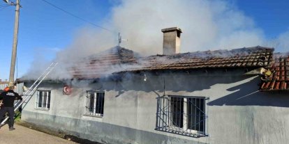 Bursa’da yaşlı çiftin evi alevlere teslim oldu