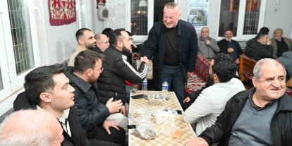 Başkan teravih sonrası vatandaşlarla buluştu