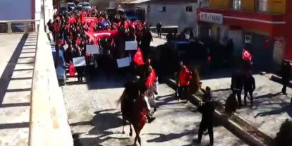 Tercan’da Kaymakam Duman’a şemsiye tartışması sonrası destek yürüyüşü