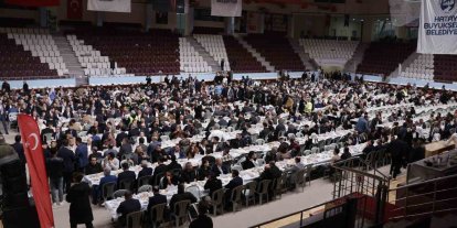 Hataylılar, Hatay Büyükşehir Belediyesi’nin iftar sofrasında buluştu