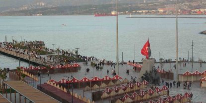 Yağışlı havanın son bulmasını fırsat bilen vatandaşlar İskenderun Sahili’ne akın etti