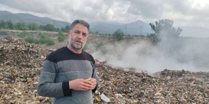 Osmaniye’den Hatay’a taşınan ve içten içe yanan çöplere vatandaşlar çözüm bekliyor