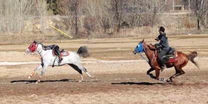 Bayburt’un kurtuluşunun 108’inci yılında cirit gösterisi düzenlendi
