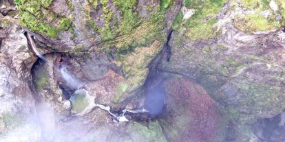 İçerisinde şelale akan Karadeniz’in en derin mağarası görenleri mest ediyor