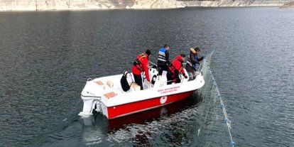 Tekne ile kaçak avcılara denetim