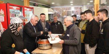 Oltu Belediyesi günlük 500 kişiye iftar yemeği veriyor
