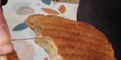 Ekmekten paket lastiği çıktı