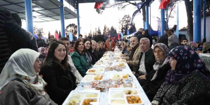 Başkan Çerçioğlu İncirliova’da kurulan iftar sofrasında vatandaşlarla bir araya geldi