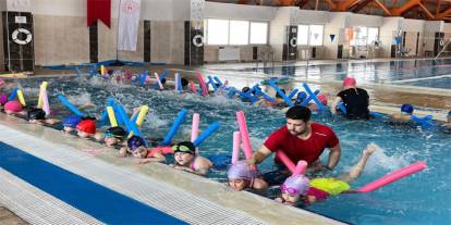 Kars’ta Yüzme Antrenmanları Hız Kesmiyor