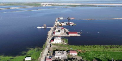 Amik Ovası’nda şiddetli yağışla birlikte tarım arazileri ve evler günlerdir sular altında