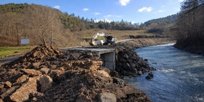 Yedigöller grup yolunda kutu menfezler yerleştiriliyor