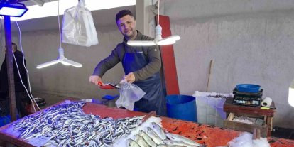 Bu aile üyeleri 60 yıldır ilçe pazarlarında balık satışı yapıyor