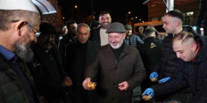 Başkan Çolakbayrakdar her gün bir mahallede