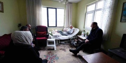 Akçaabat Belediye Başkanı Ekim hastaları evlerinde ziyaret etti