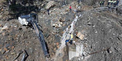 Yağışlarda zarar gören su isale hattı yenileniyor